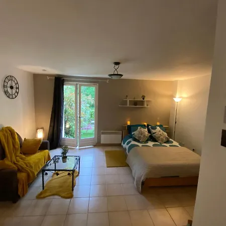 Appartement Cosy avec jardin privatif et garage Fontainebleau Extérieur photo